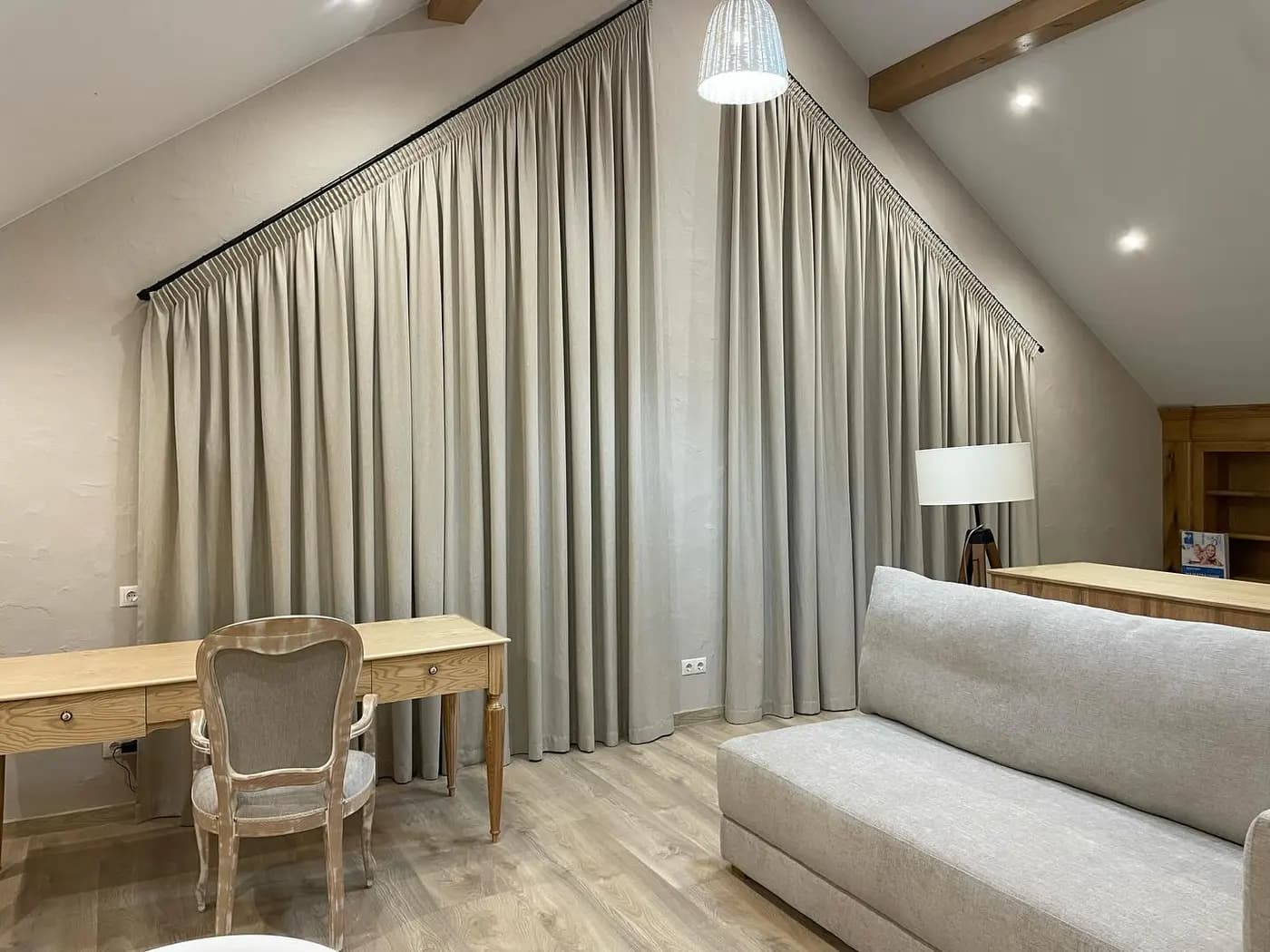 Vorhänge & Gardinen, Gardinenschienen, Sumy — Boston Atelier